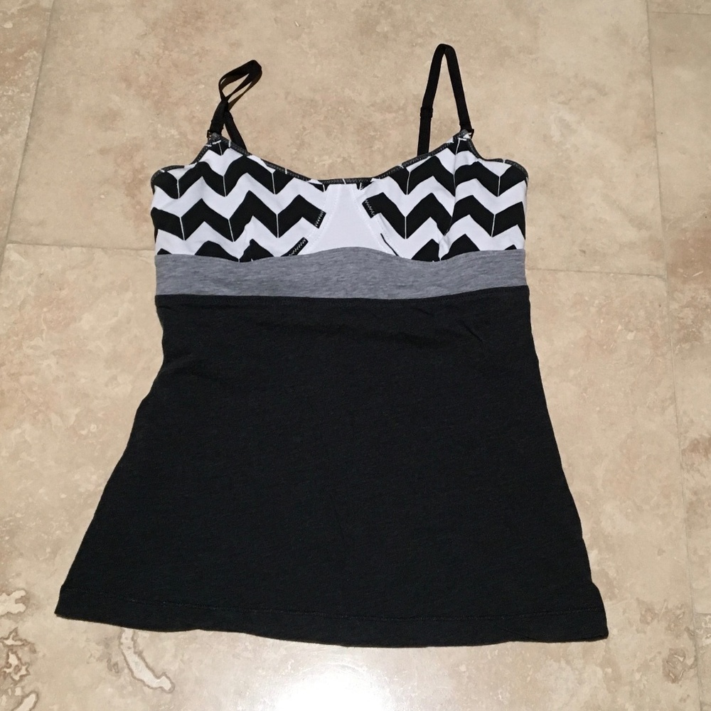 Lululemon Tank w Built in Bra S 6 Blk/why/Grey
